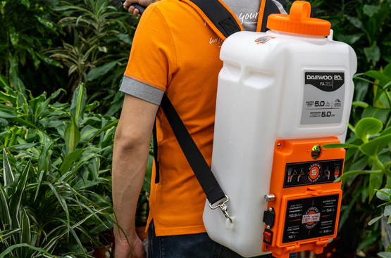 Ёмкий аккумулятор и зарядное устройство в комплекте